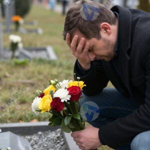 Мужчина у могилы