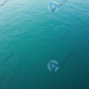 Фон с плавным переходом от светлого бирюзового к глубокому морскому.