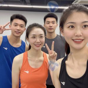 Друзья в спортивной форме после пробежки