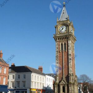 Башня с часами на городской площади