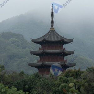 Традиционная пагода на холме