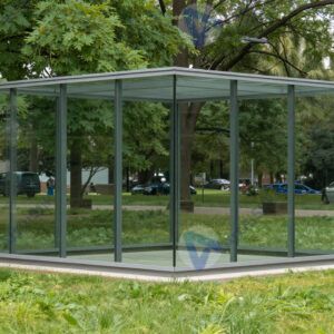 Стеклянный офис‑куб среди парка