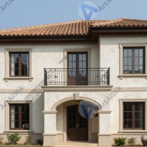 Отреставрированный особняк с лепниной и кованым балконом.