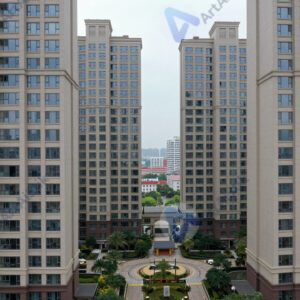 Высокий жилой комплекс из нескольких башен