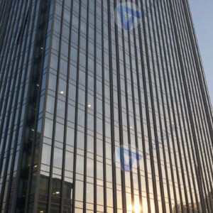 Высокий стеклянный бизнес‑центр