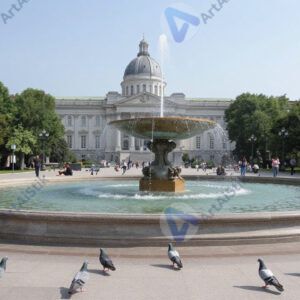 Площадь с фонтаном