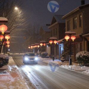 Ночная улица во время снегопада