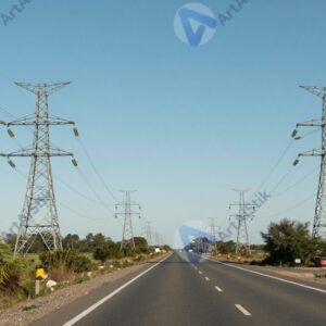 Линия электропередачи вдоль трассы