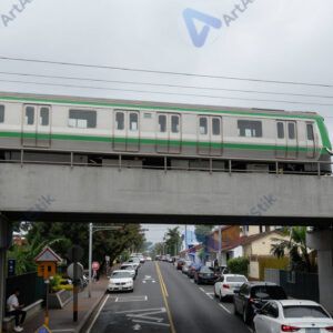 Эстакада метро над улицей