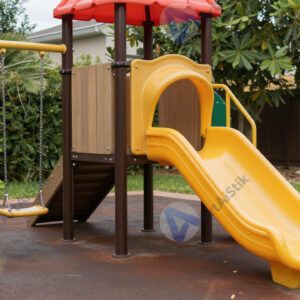 Детская площадка во дворе