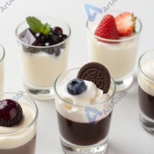 Мини‑десерты в стеклянных рюмках