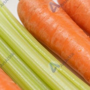 Морковь и сельдерей нарезанные соломкой