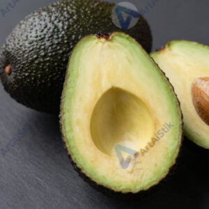 Авокадо разрезанный