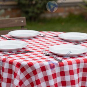 Стол в саду