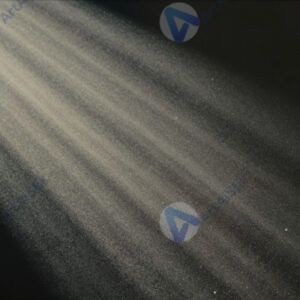 Световой луч падает на пыль в воздухе