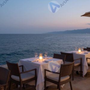 Терраса у моря с накрытыми столиками и свечами. Терраса у моря с накрытыми столиками и свечами.