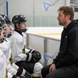 Игроки в хоккее сидят на скамейке