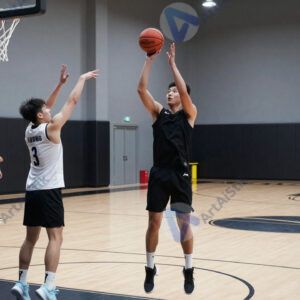 Баскетболисты тренируются