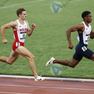 Финальный спринт двух бегунов