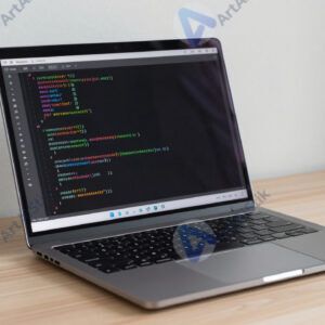 Ноутбук на рабочем столе