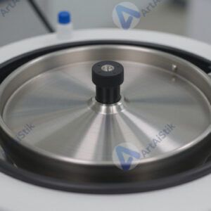 Лабораторный центрифужный аппарат в момент вращения.