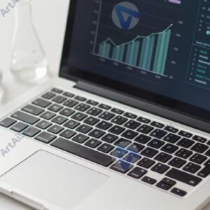 Ноутбук с открытым научным графиком и рядом колба с реактивом.