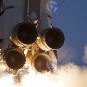 Огонь из сопел ракеты крупным планом в момент старта.