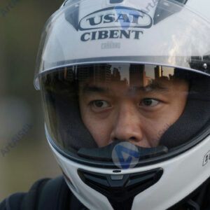 Байкер в мотошлеме