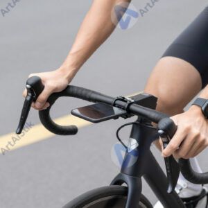 Велосипедист едет по тротуару