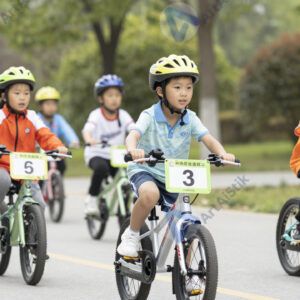 Детская велогонка в парке