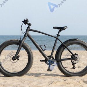 Электровелосипед с толстыми шинами (fatbike) на песке у моря.