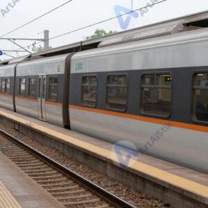 Электричка на пригородной станции