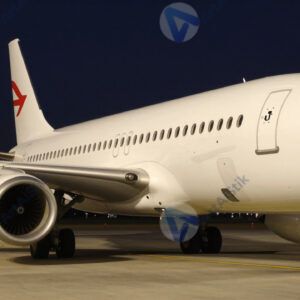 Самолёт на стоянке ночью