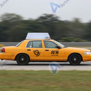 Самолёт выруливает на взлётную полосу