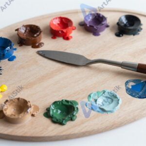 Палитра с масляными красками