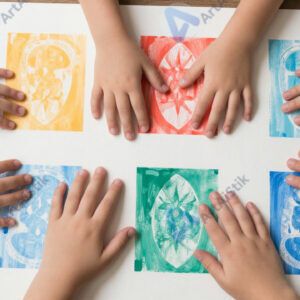 Детские ладошки в гуаши