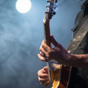 Гитарист на сцене