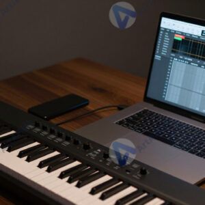 Синтезатор и ноутбук