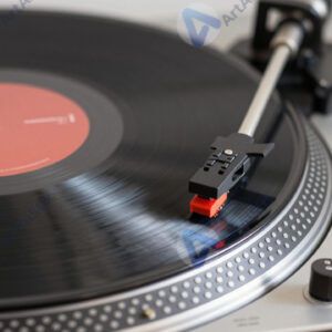 Виниловая пластинка на проигрывателе