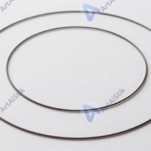 Тонкие круговые дуги разной длины вокруг общего центра.