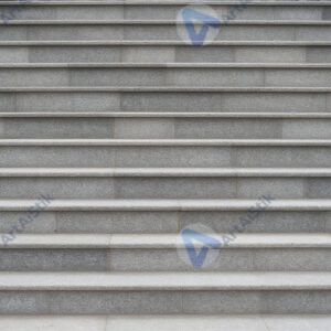 Ряды параллелепипедов образуют ступенчатую геометрическую стену.