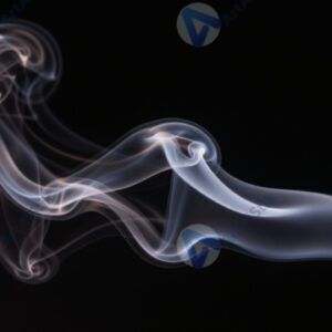 Цветной дым на чёрном фоне