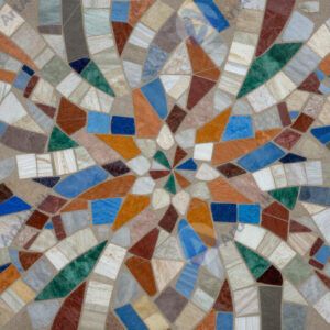 Мозаика из кусочков цветной бумаги