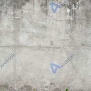 Грубая бетонная стена с трещинами и пятнами.