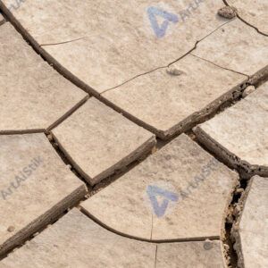 Треснувшая сухая земля