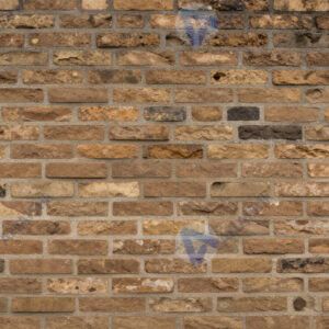 Кирпичная стена с неровной фактурой.