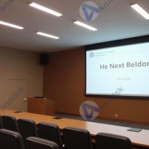 Пустой зал конференц‑центра