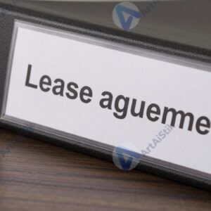 Толстая папка с надписью «Договоры аренды».