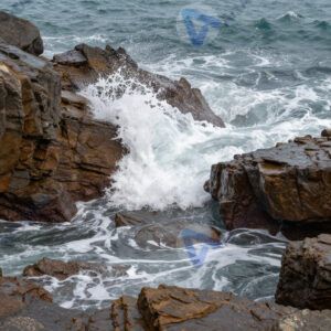 Скалистое побережье с гротами