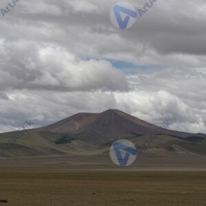 Гора-одиночка в степи